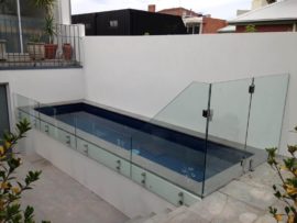 Frameless Pool Fencing 01-1