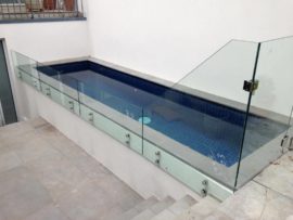 Frameless Pool Fencing 02-1